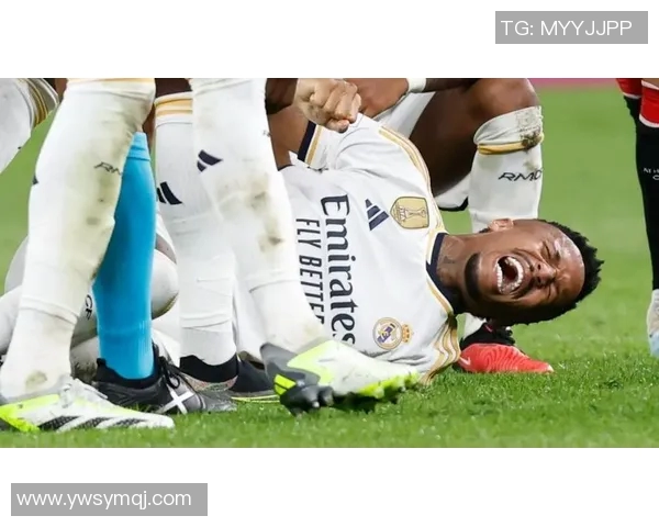 足球明星因前叉韧带断裂重返赛场的艰辛历程与不屈精神